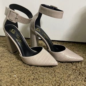 Snakeskin chunky heels size 8.5